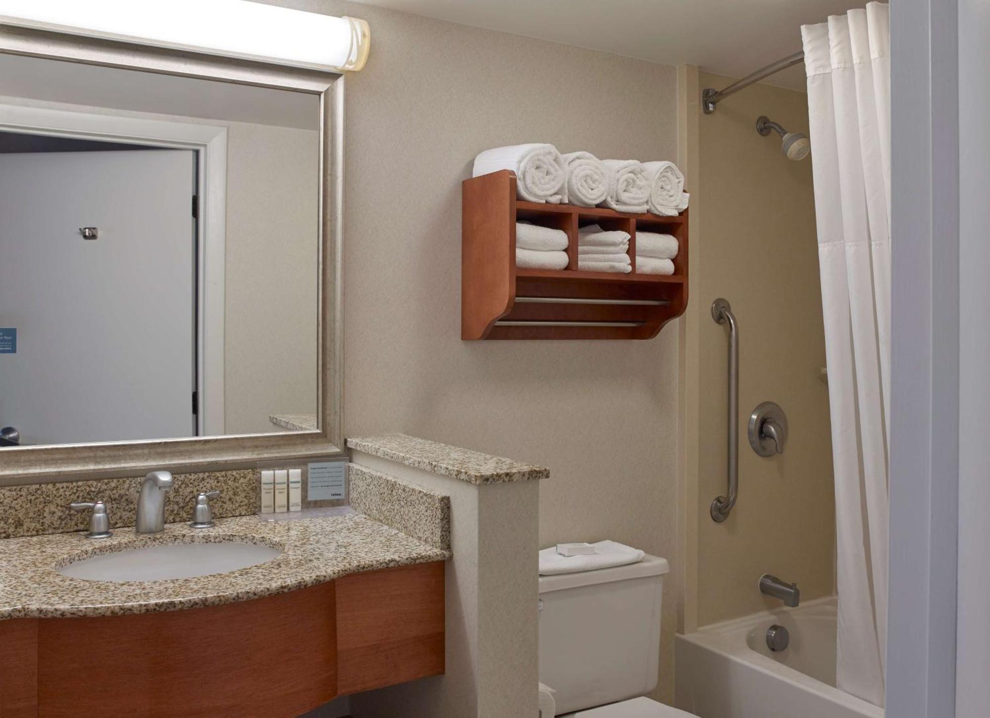 Hampton Inn Portland-Airport South Portland Εξωτερικό φωτογραφία